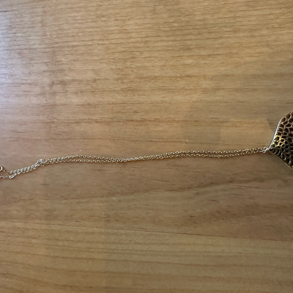 Elegant Gold Pendant Necklace